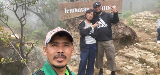 bandung driver enjoy the tour