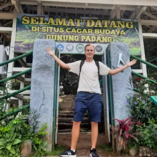 visit gunung padang