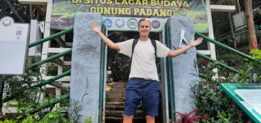 visit gunung padang