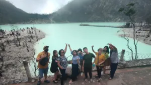 inside kawah putih