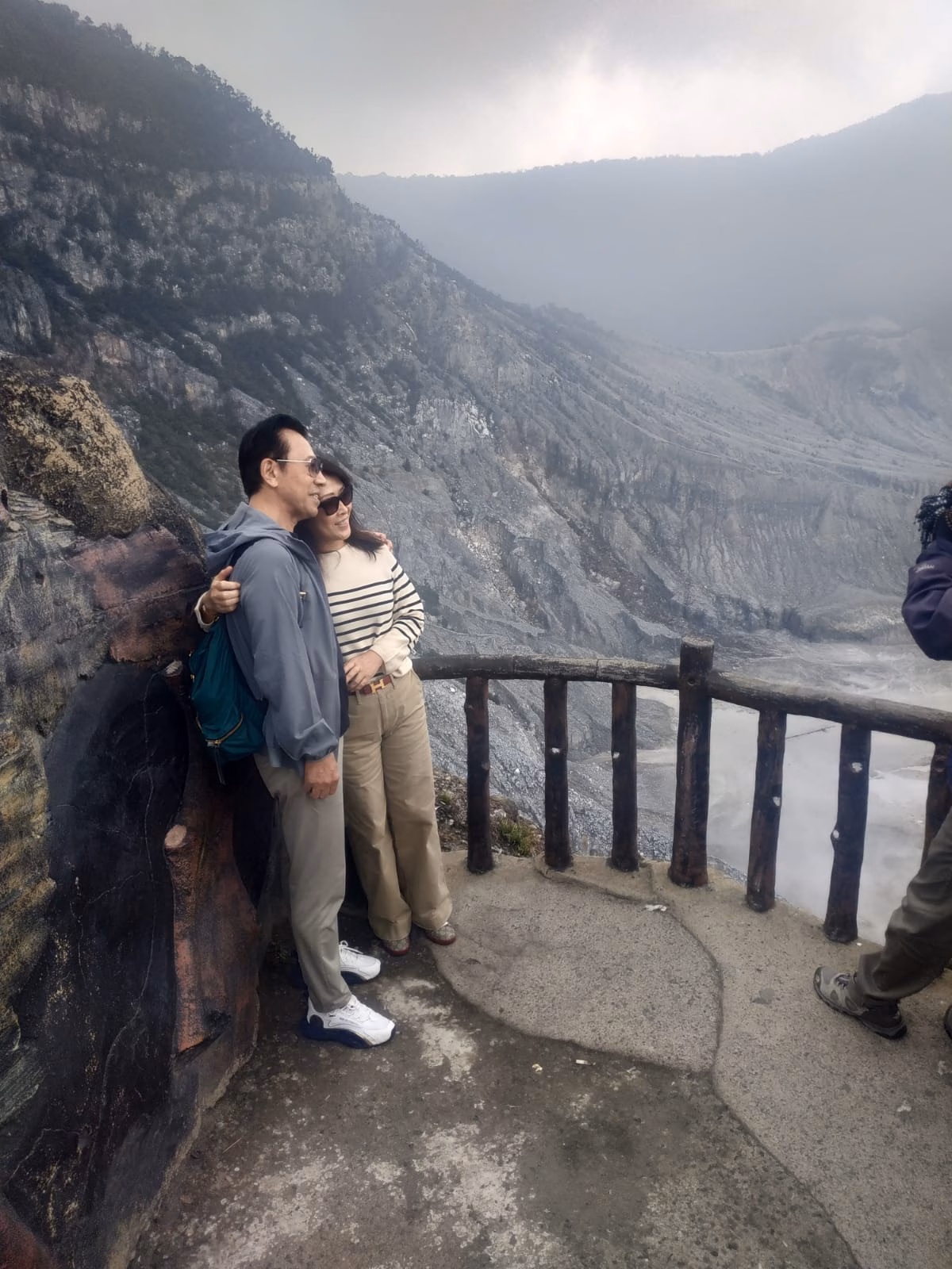 Tangkuban Parahu Volcano tour from Bandung with private driver